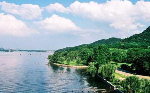 武汉东湖和杭州西湖哪一个更好玩