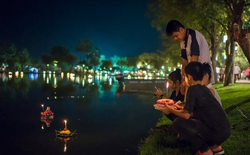 泰国水灯节和天灯节是一个节日吗 2018泰国天灯节时间+地点+活动