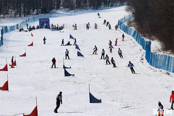 北京石京龙滑雪场滑雪票价格多少 滑雪用具+教练收费