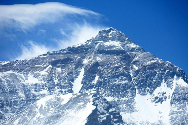 珠穆朗玛峰可以随便登吗 能旅游吗