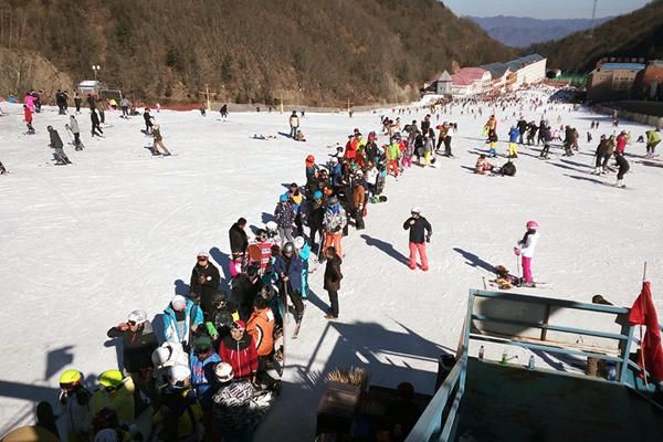 洛阳伏牛山滑雪场12月6日正式开启