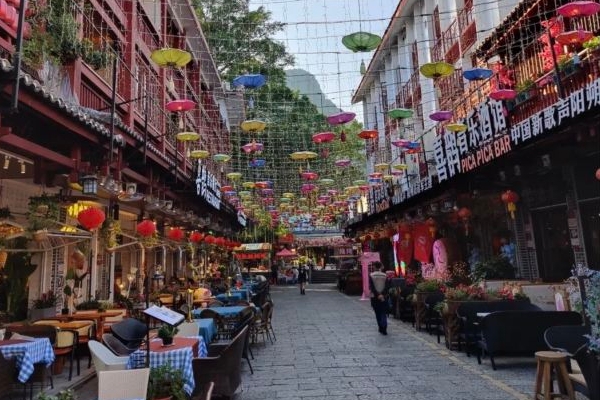 2023阳朔西街旅游攻略 - 门票价格 - 景点介绍 - 交通 - 地址 - 天气 - 电话 - 开放时间