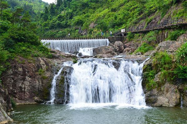 2023乐清三折瀑景区旅游攻略 - 门票价格 - 优惠政策 - 开放时间 - 简介 - 交通 - 美食 - 地址 - 电话 - 天气