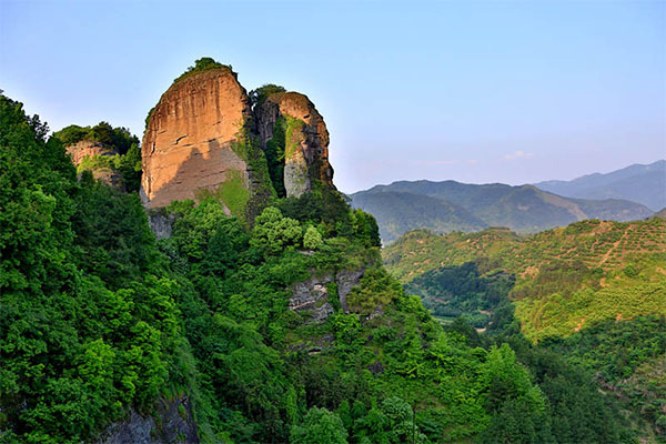 2023东西岩景区旅游攻略 - 门票价格 - 优惠政策 - 开放时间 - 简介 - 交通 - 美食 - 地址 - 电话 - 天气 - 停车