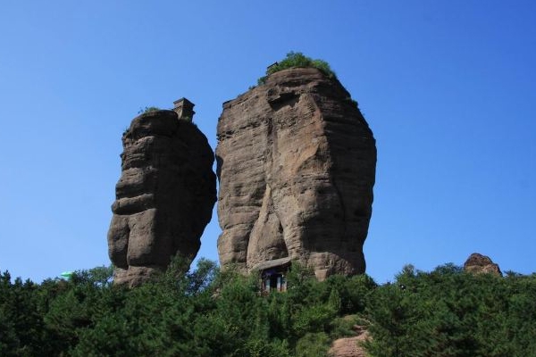 2023双塔山旅游攻略 - 门票价格 - 优惠政策 - 交通 - 景点介绍 - 地址 - 开放时间 - 天气 - 电话