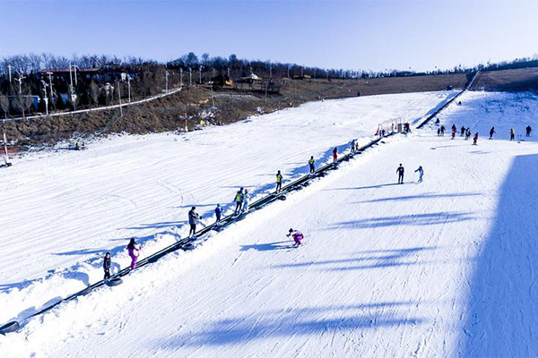 2023南里滑雪公园旅游攻略 - 门票价格 - 优惠政策 - 开放时间 - 简介 - 交通 - 美食 - 地址 - 电话 - 天气