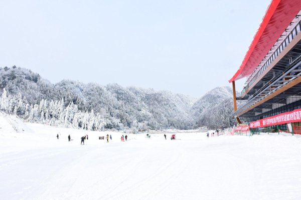 2023重庆冷水国际滑雪场游玩攻略 - 门票价格 - 优惠政策 - 开放时间 - 游玩项目 - 简介 - 交通 - 地址 - 电话 - 天气