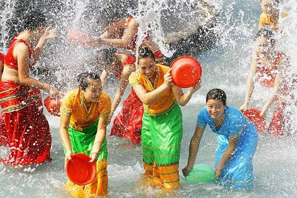 云南泼水节在哪个城市举行